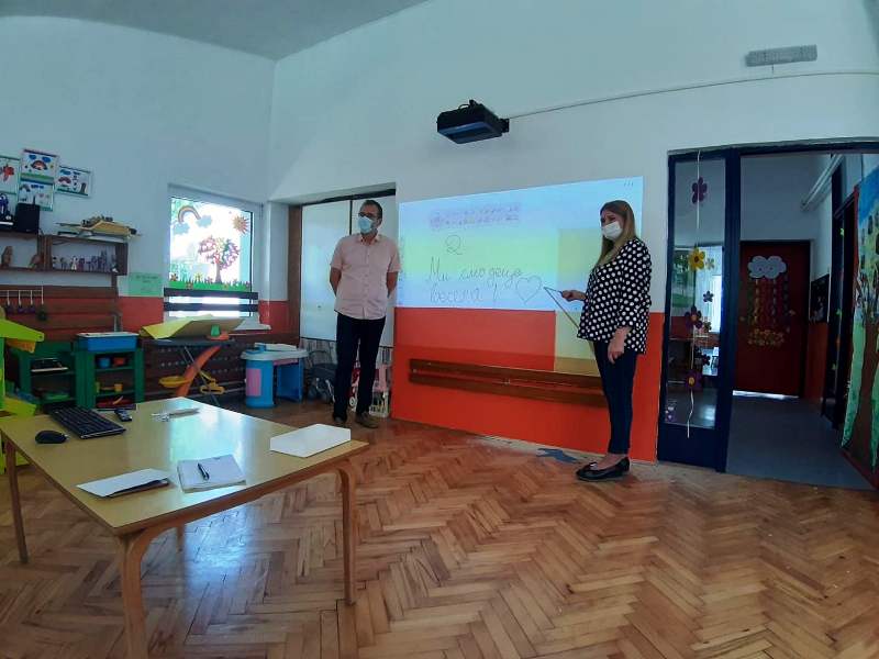 Read more about the article ПУ „Лане“ у складу са временом – постављена прва интерактивна табла